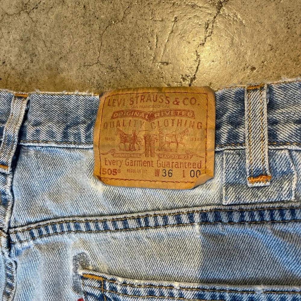 Vintage Levi’s 505 denim light wash shorts jorts size 36 - Picture 4 of 8